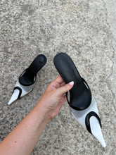 Load image into Gallery viewer, B&W Mule Heels