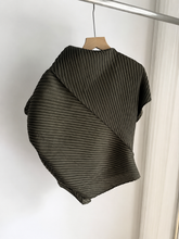 Load image into Gallery viewer, Katachi Pleated Set
