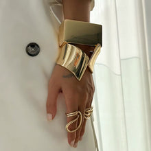 Load image into Gallery viewer, Chunk-Li Bracelets